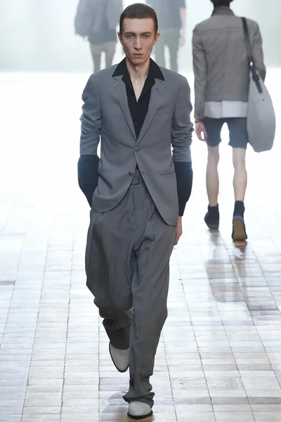 Look 17